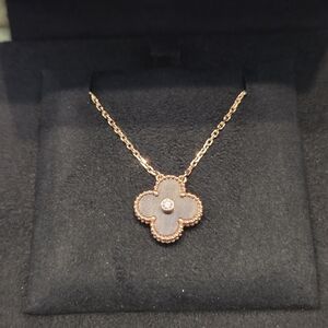 Van Cleef 2023 Holiday Pendant